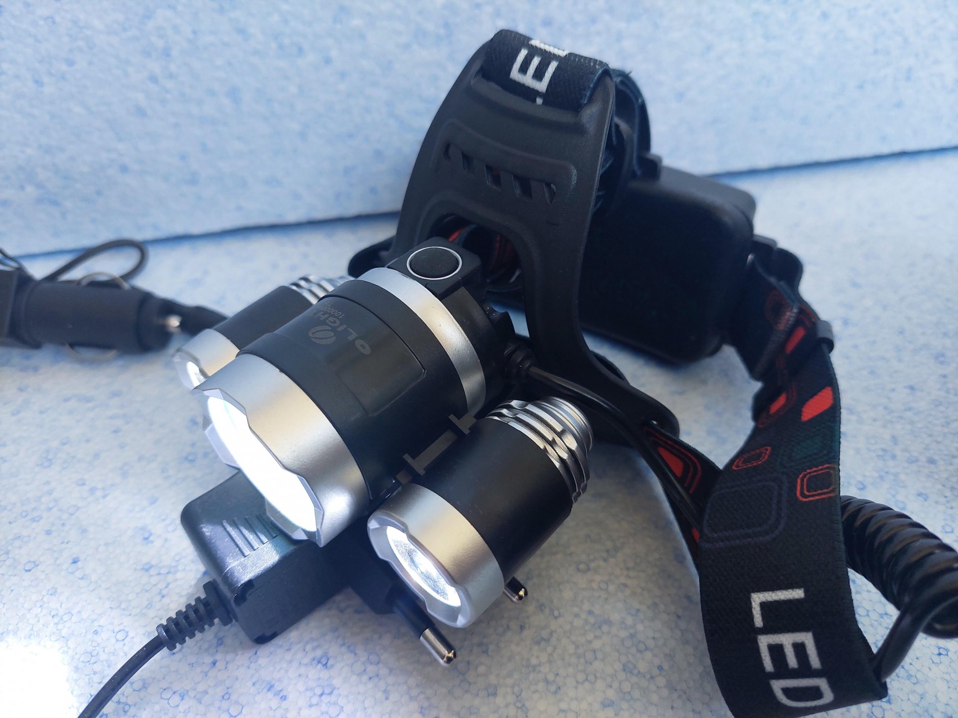 T6 Baterijska Lampa Za Glavu Punjiva sa 3 Diode - T6 Baterijska Lampa Za Glavu Punjiva sa 3 Diode - Image 3